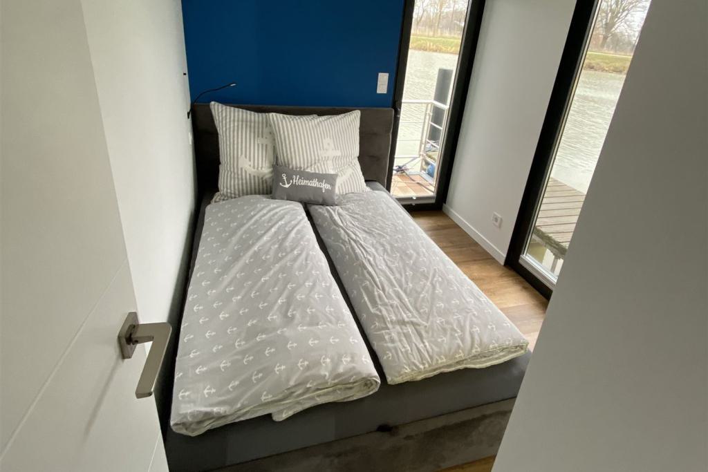 Yva-05-Schlafzimmer mit Doppelbett